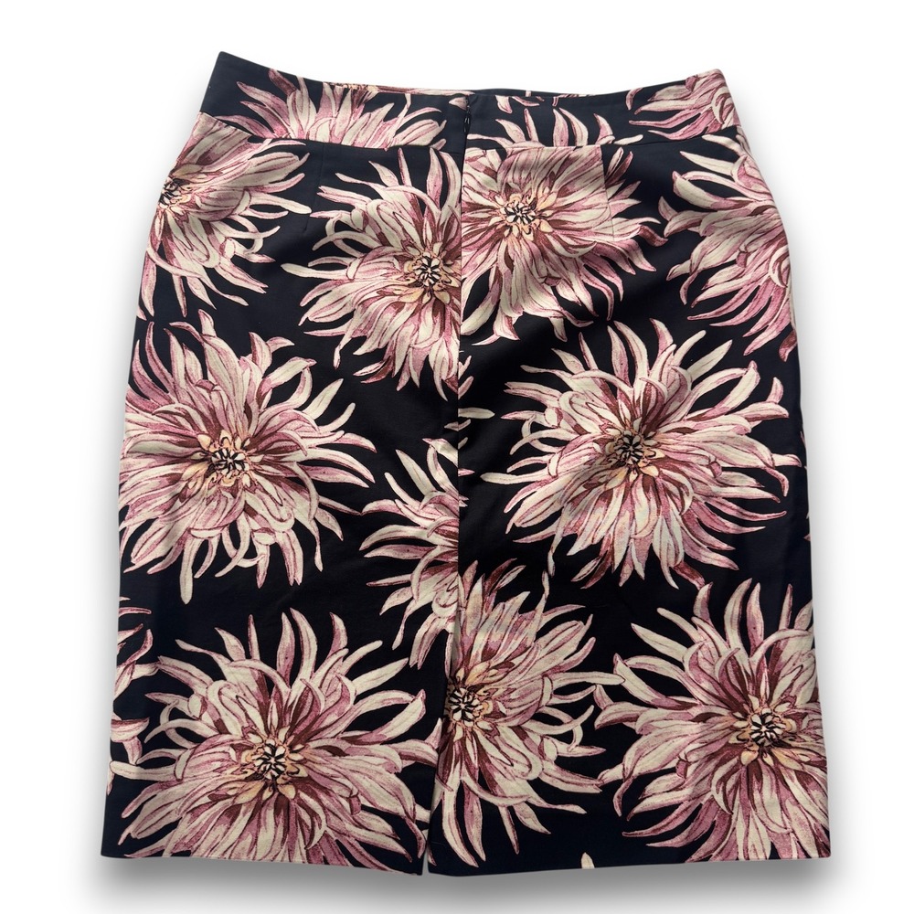 Ann Taylor Factory Floral Pencil Skirt Navy Pink Chrysanthemum Size 8 536-A28256 - Picture 2 of 10
